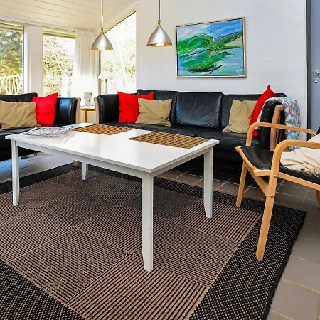 Four-bedroom Holiday In Tranekaer 4 * Skattebolle